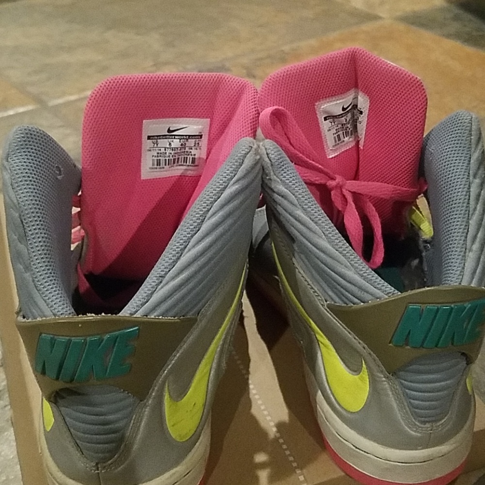 Nike - Picture 4 of 7